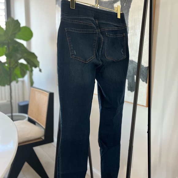 Old Navy Distressed Rockstar Jeans in Size 6 - Picture 3 of 6